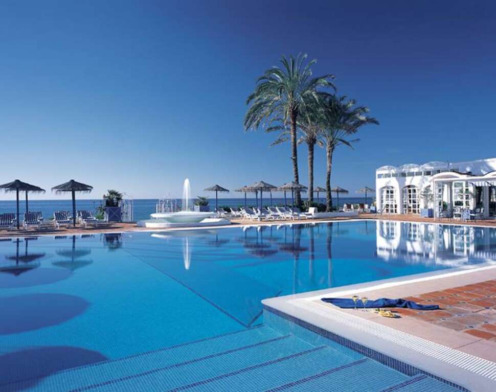 Een foto van het zwembad bij Los Monteros Spa & Golf Resort