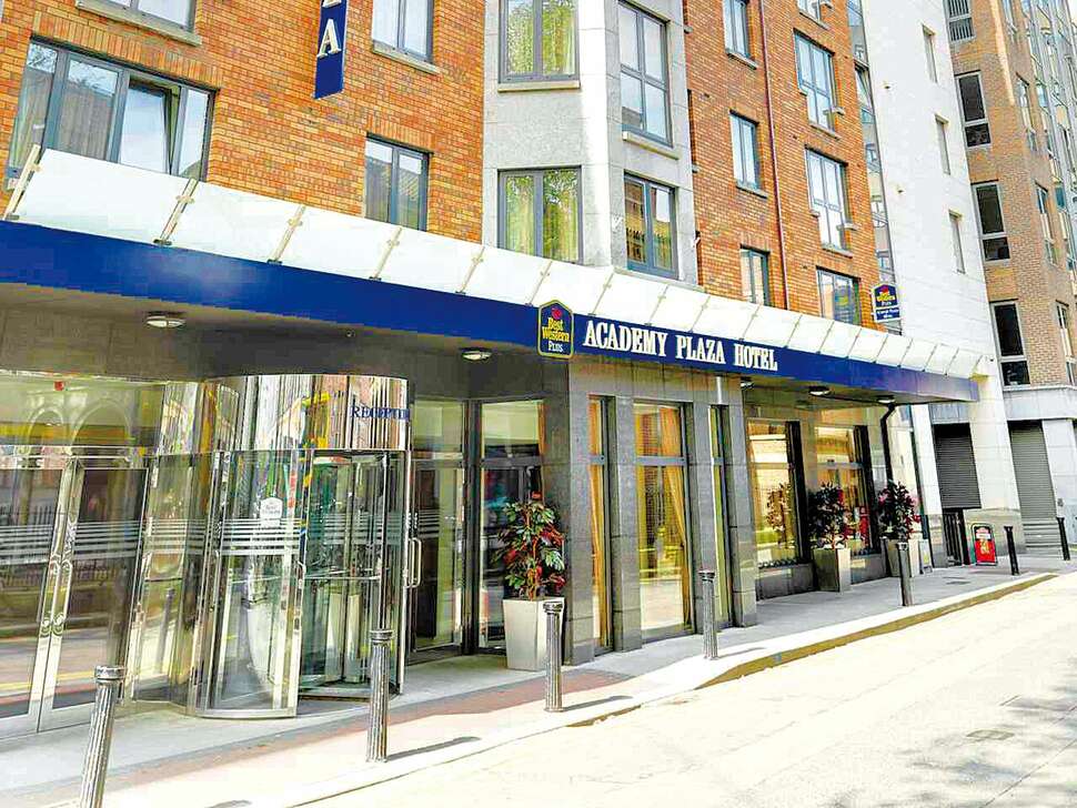Een foto van The Academy Plaza Hotel