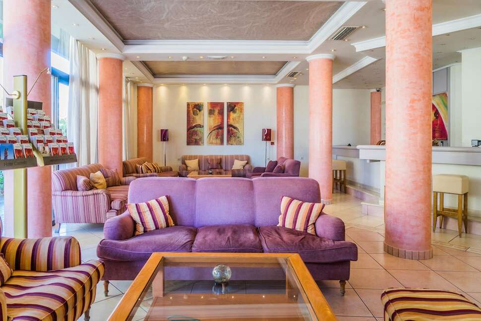 Een foto van het interieur van Castello City Hotel