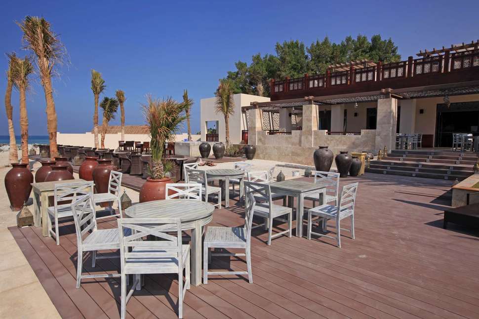 Ein Foto von der Terrasse im The Luxury Collection Hotel Ajman Saray
