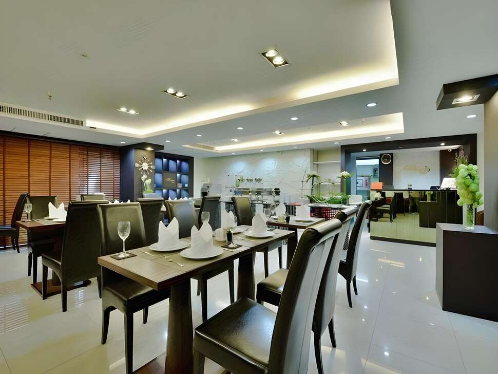 Ein Foto Admiral Suites Bangkok