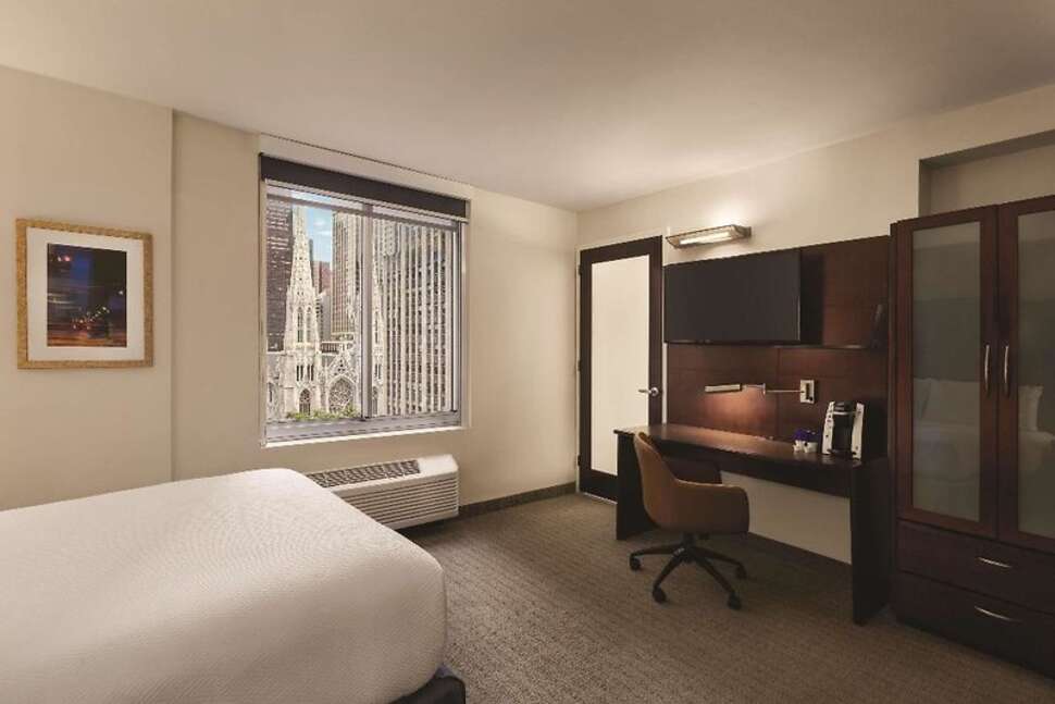 Ein Foto DoubleTree by Hilton New York Midtown Fifth Ave