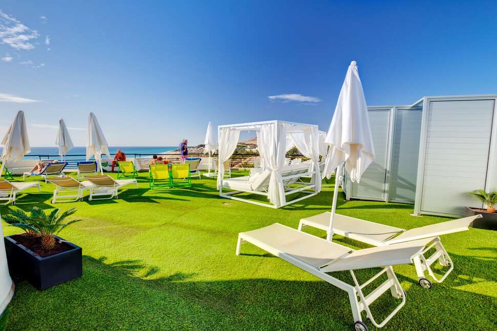 Een foto van het terras bij SBH Crystal Beach Hotel & Suites