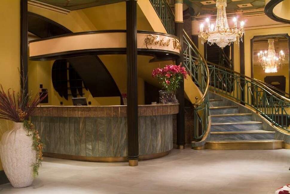 Een foto van het interieur van Hotel Talisman
