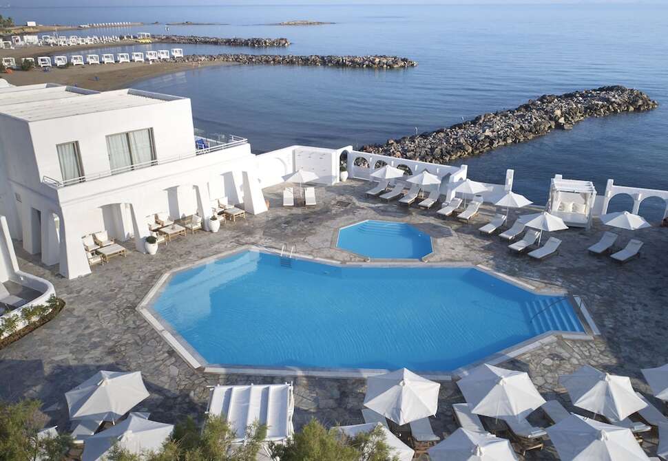 Een foto van het zwembad bij Knossos Beach Bungalows & Suites