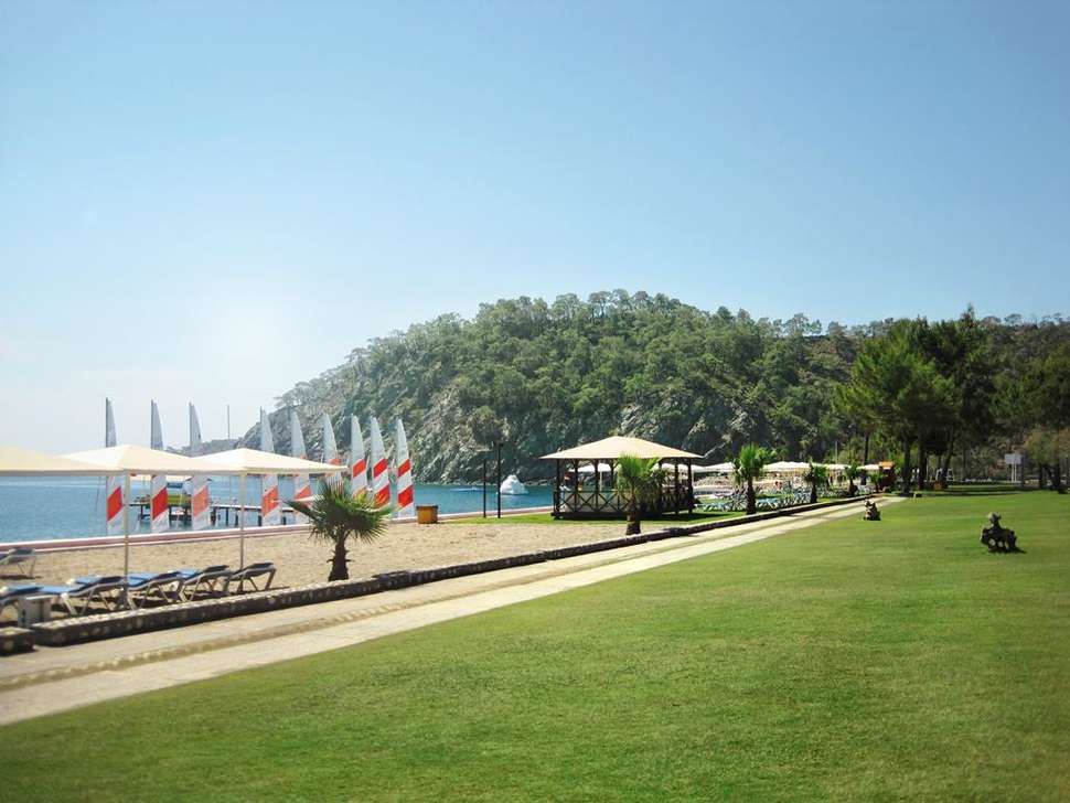 Een foto van het strand bij Robinson Club Camyuva