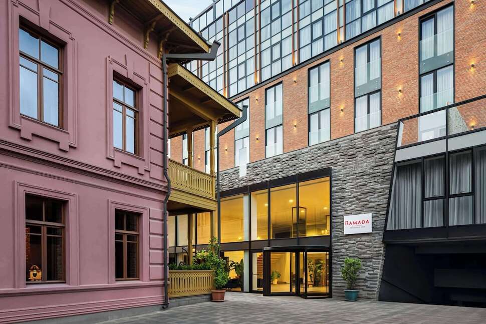 Een foto van Ramada by Wyndham Tbilisi Old City