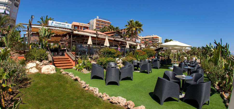 Een foto van het terras bij MS Tropicana