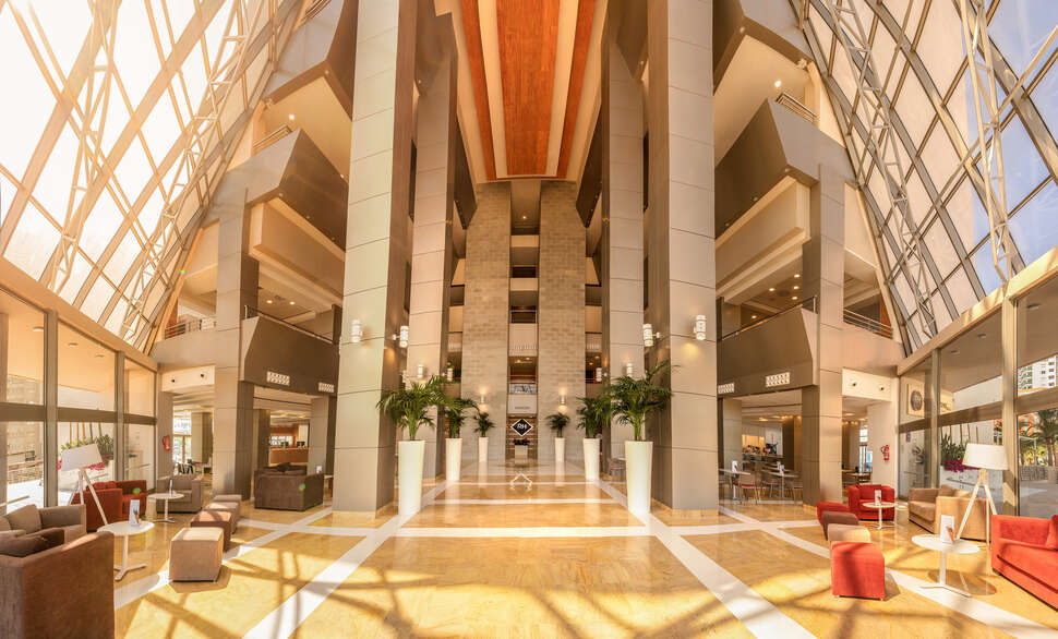 Een foto van het interieur van RH Ifach