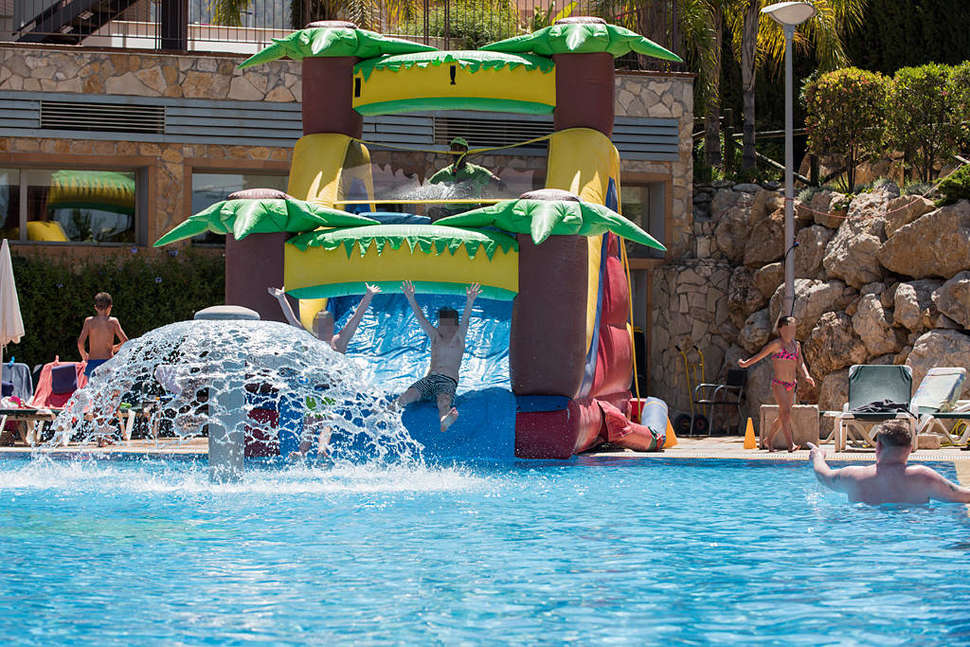 Een foto van het zwembad bij Hotel Mediterraneo Benidorm