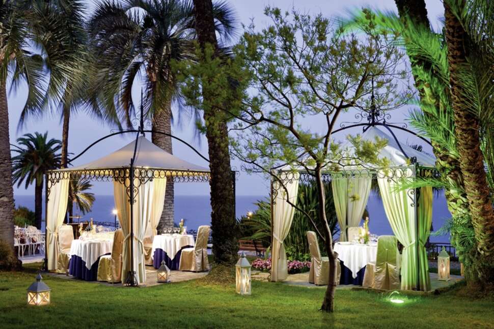 Een foto van het terras bij Royal Hotel San Remo