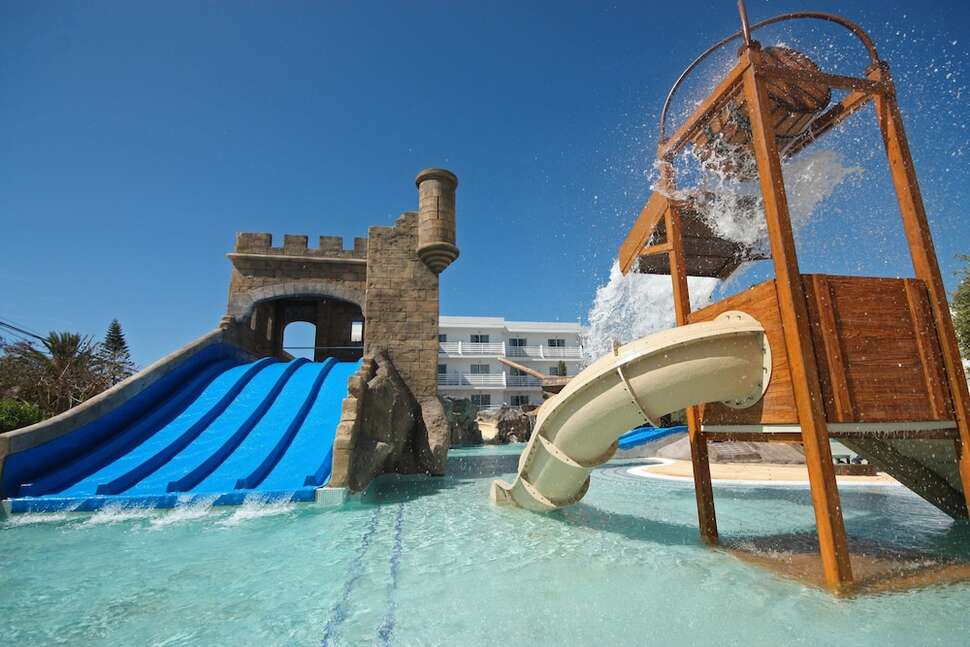 Ein Foto vom Pool im Pirates Village Apartments