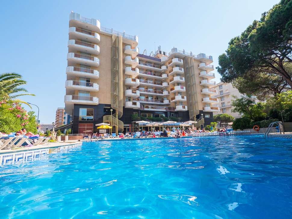 Een foto van het zwembad bij Hotel Blaumar