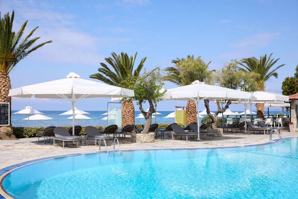 Een foto van het zwembad bij Anthemus Sea Beach Hotel & Spa