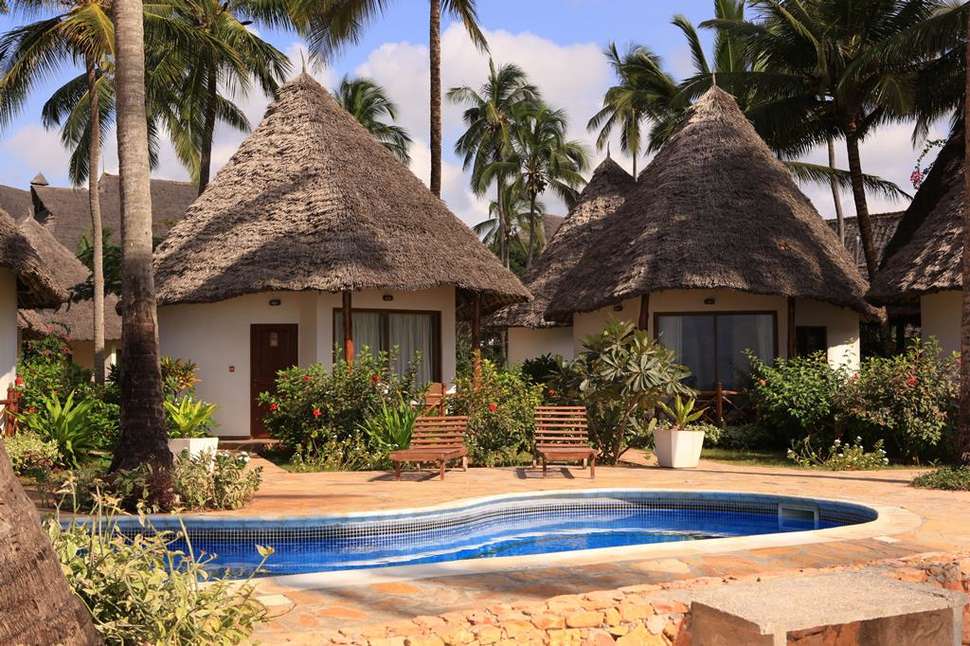 Een foto van het zwembad bij Sultan Sands Islands Resort
