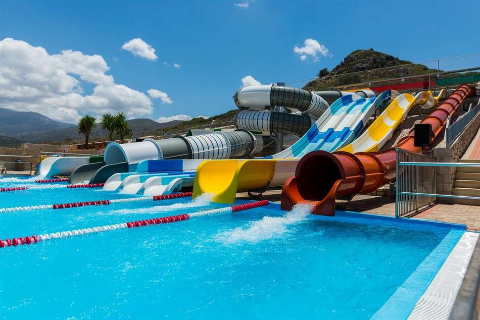 Een foto van het zwembad bij Grand Hotel Holiday Resort