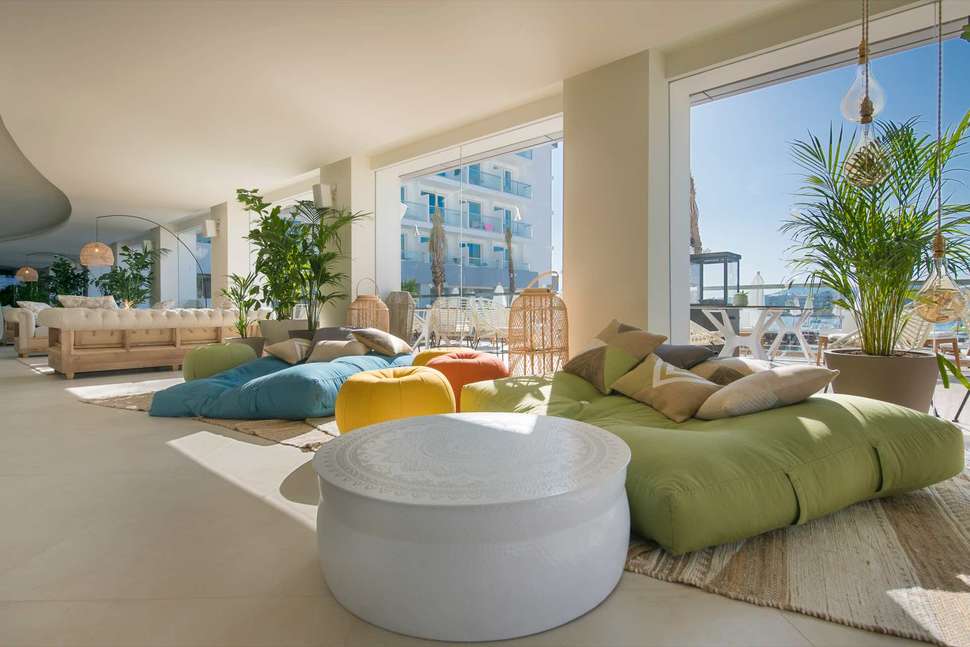Ein Foto vom Innenbereich im Amare Beach Hotel Ibiza