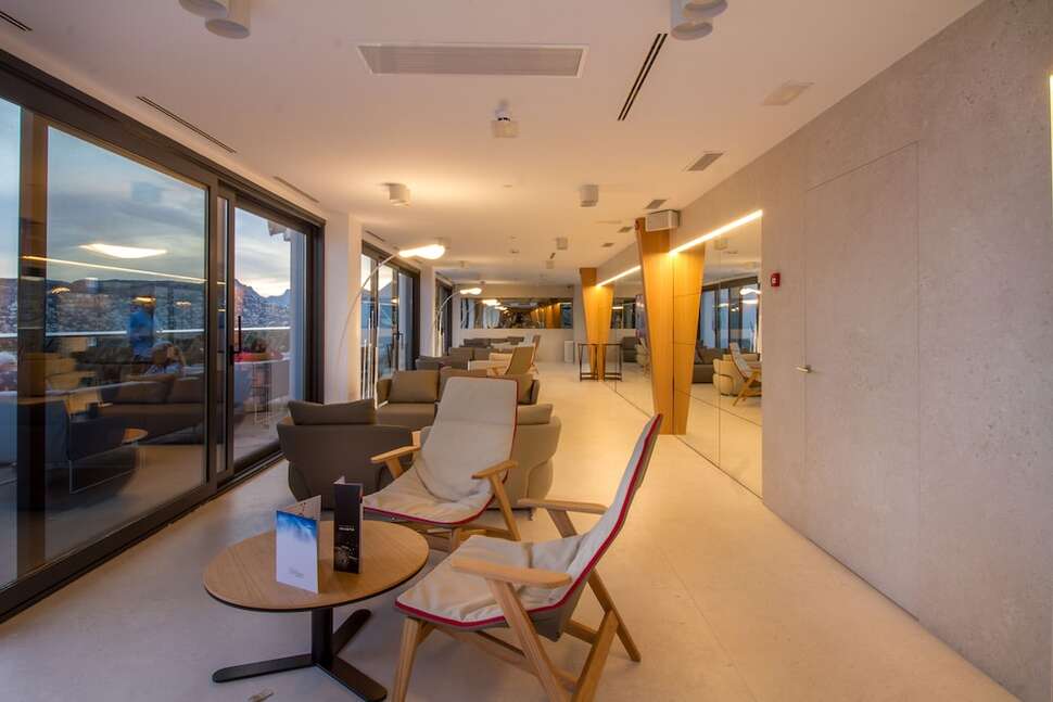Een foto van het interieur van Estimar Calpe Suitopia 3 &Three