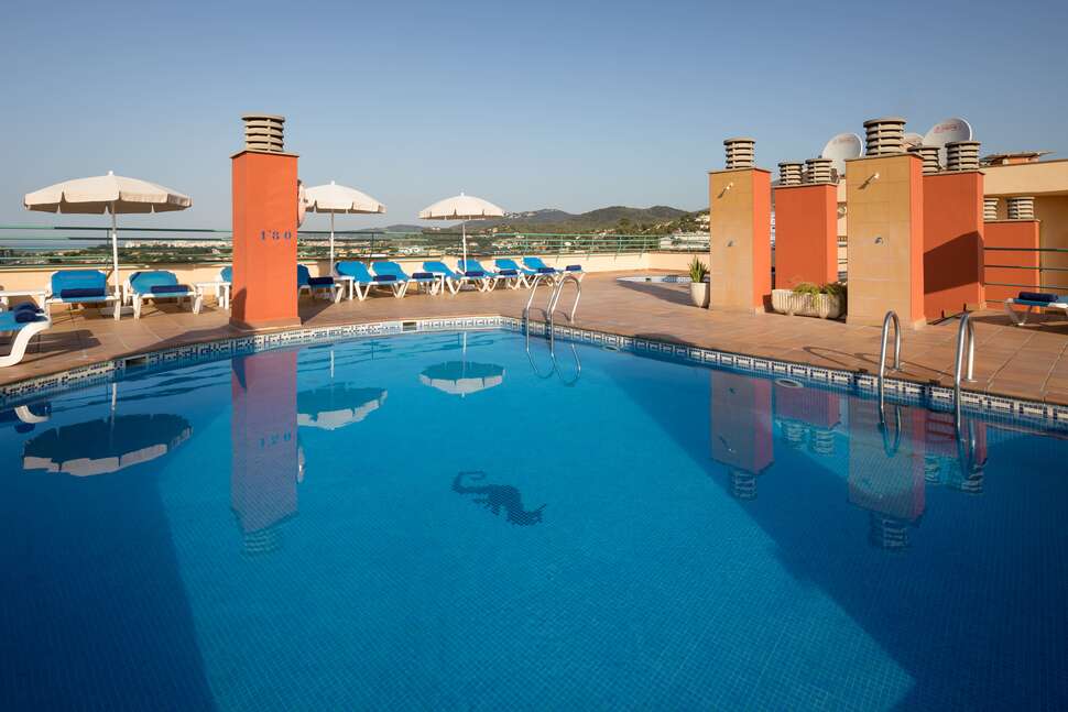 Een foto van het zwembad bij H-Top Royal Sun Suites