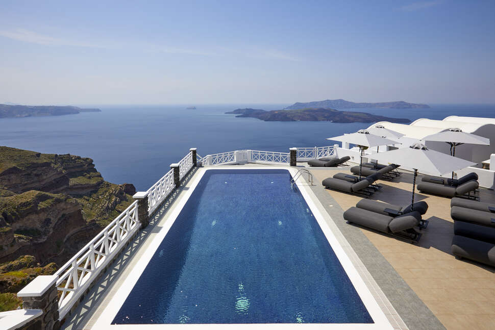 Een foto van het zwembad bij Petit Palace Suites