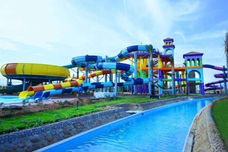 Een foto van het zwembad bij Charmillion Club Aquapark