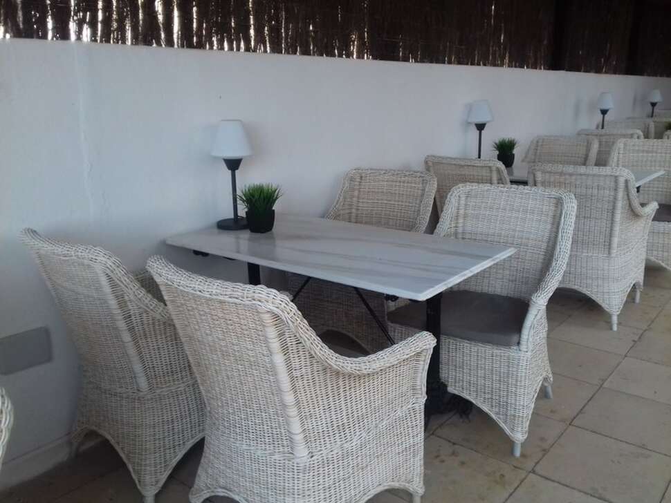 Een foto van het terras bij Hotel Tres Torres