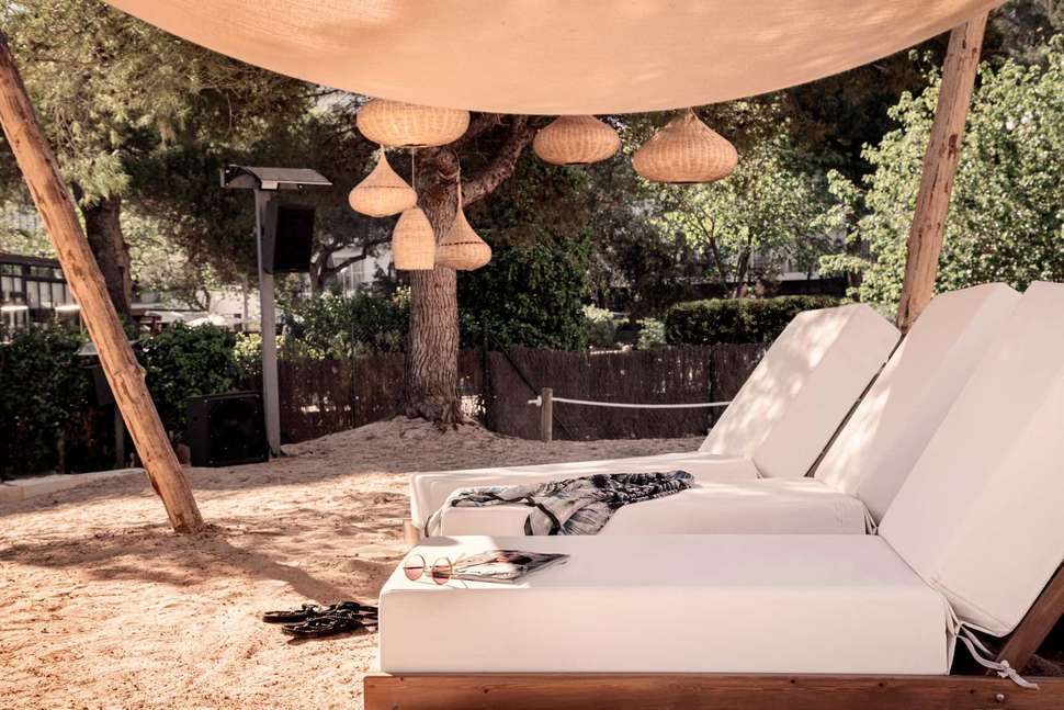 Een foto van het terras bij Caramelo Palma Beach