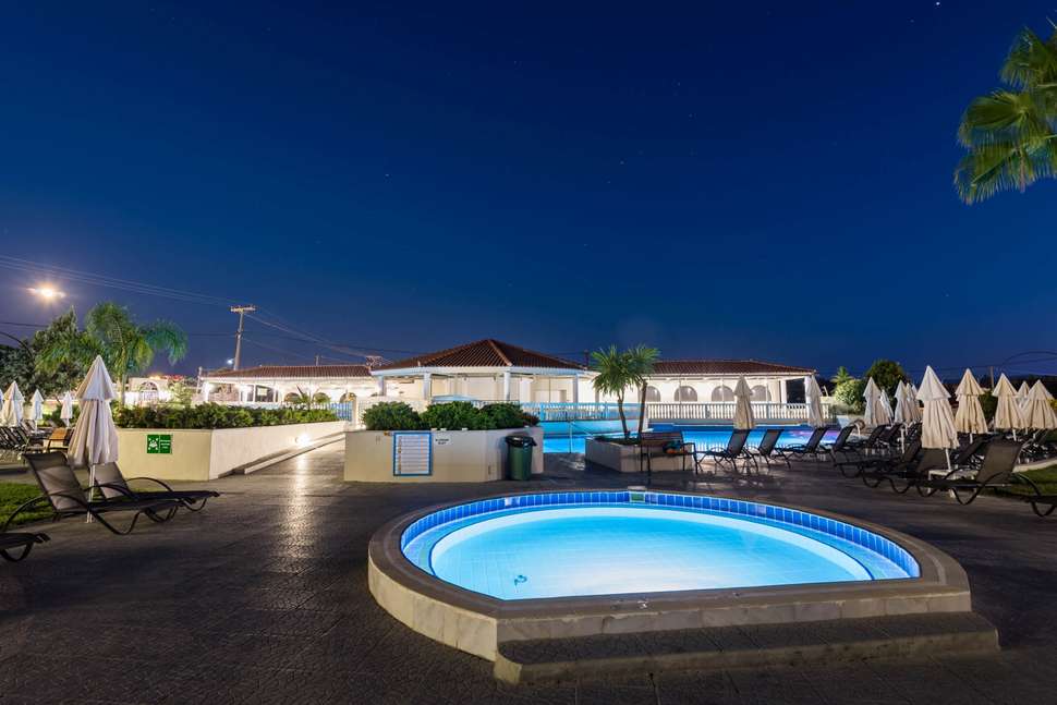 Een foto van het zwembad bij Surreal Exotica Hotel & Spa by Zante Plaza
