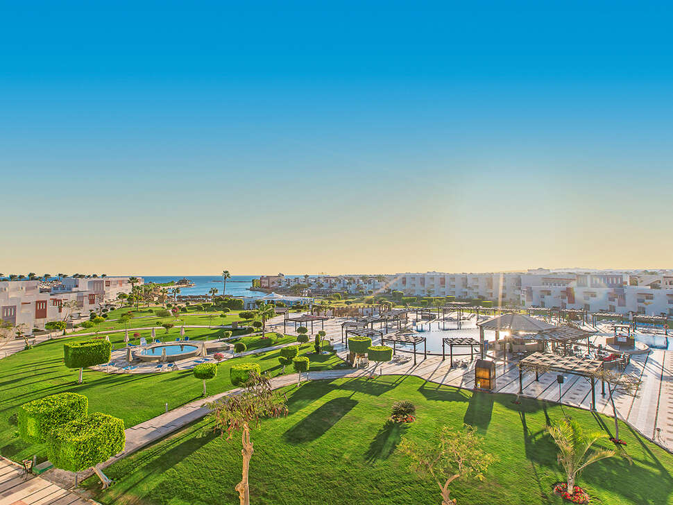Een foto van de buitenkant van Sunrise Crystal Bay Resort