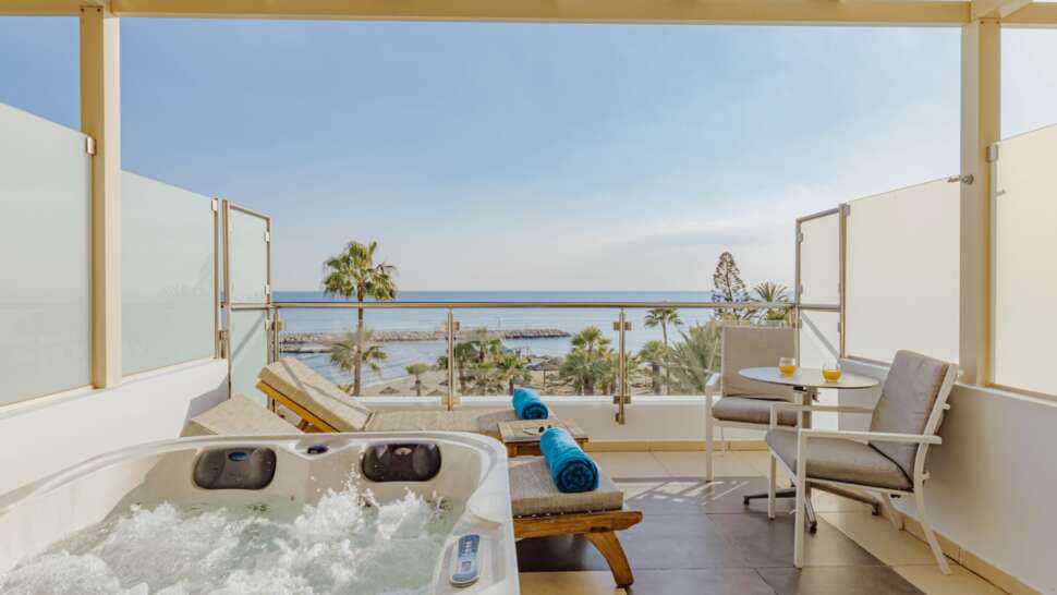 Ein Foto The Golden Bay Beach Hotel