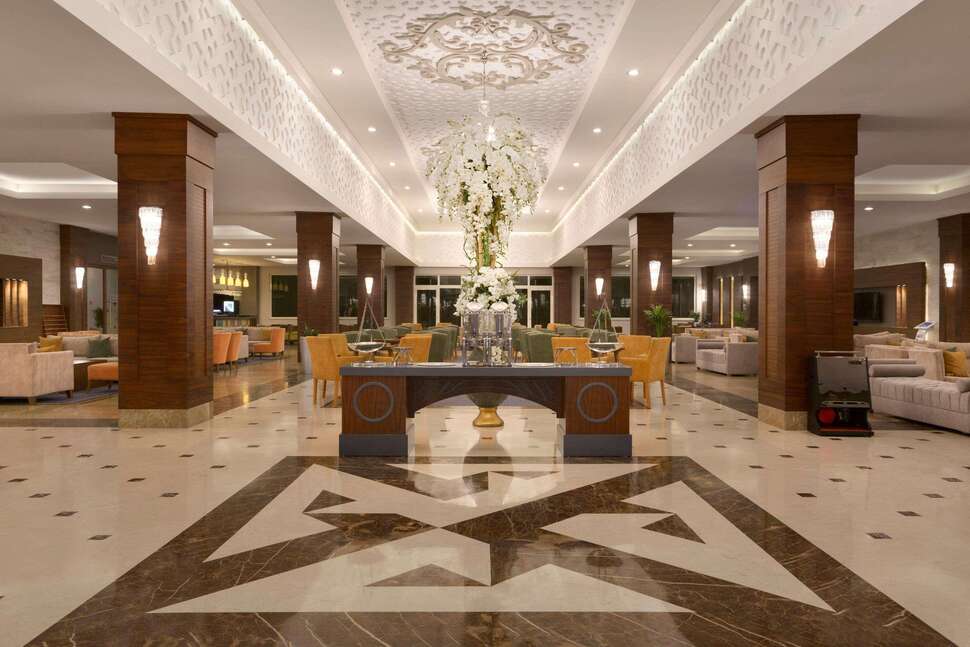 Een foto van het interieur van Ramada Resort by Wyndham Lara