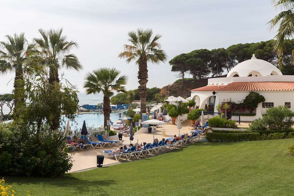 Een foto van het zwembad bij Grand Muthu Oura View Beach Club
