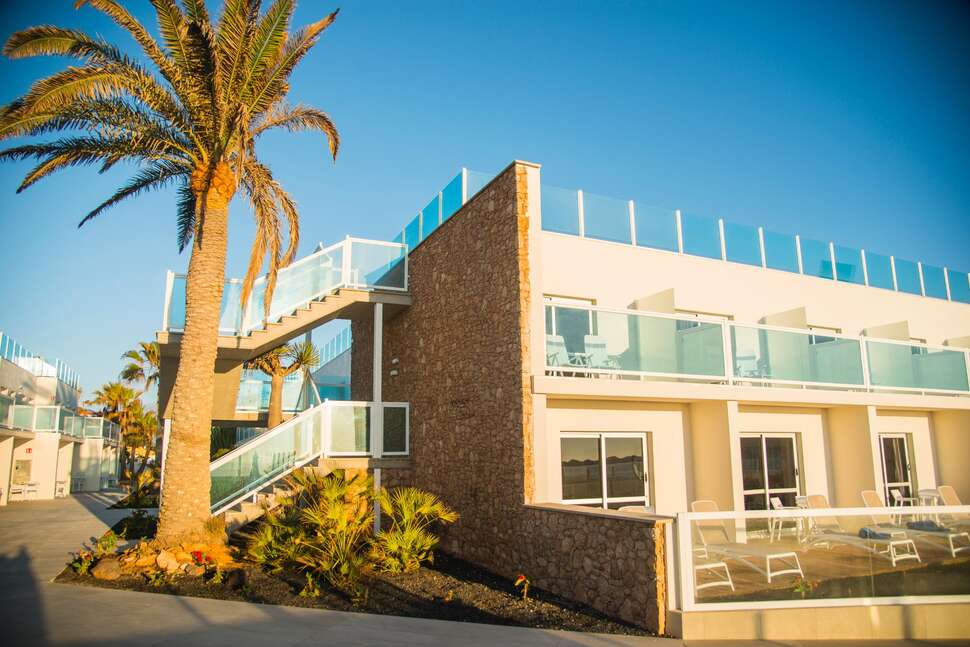 Een foto van de buitenkant van Hotel Boutique Tao Caleta Mar