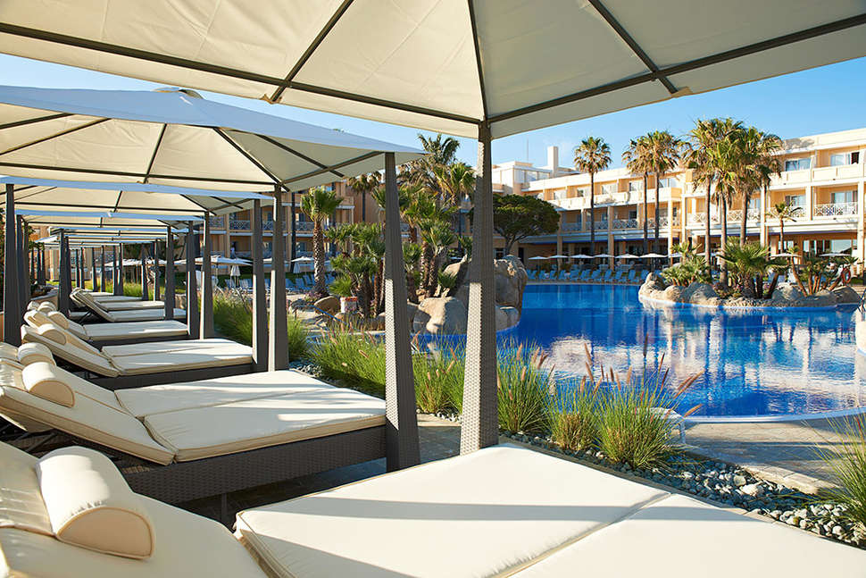 Een foto van het zwembad bij TUI Blue Playa la Barrosa
