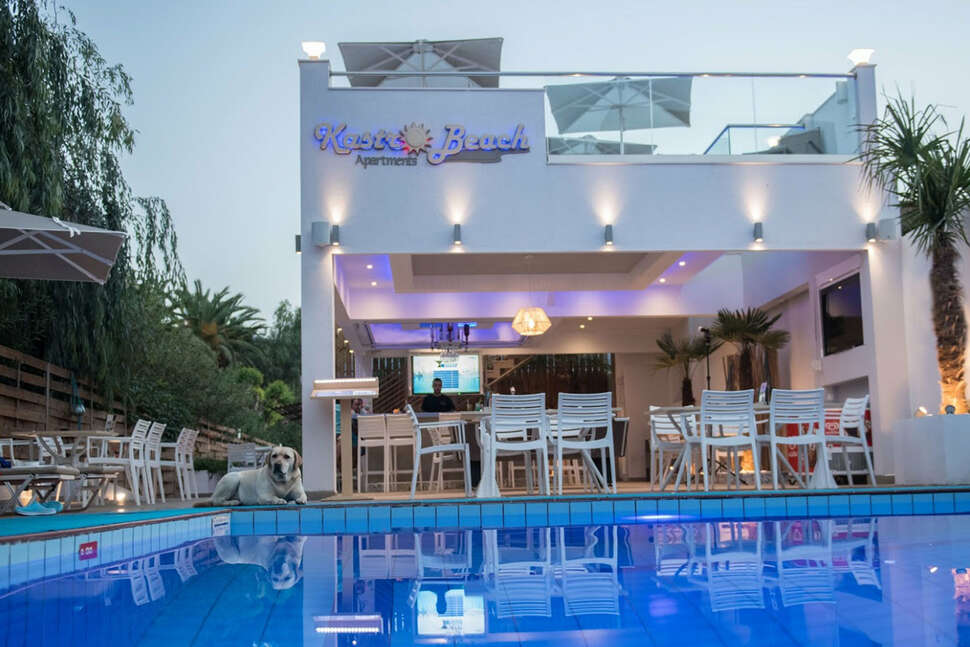 Een foto van het zwembad bij Kastro Beach Appartementen