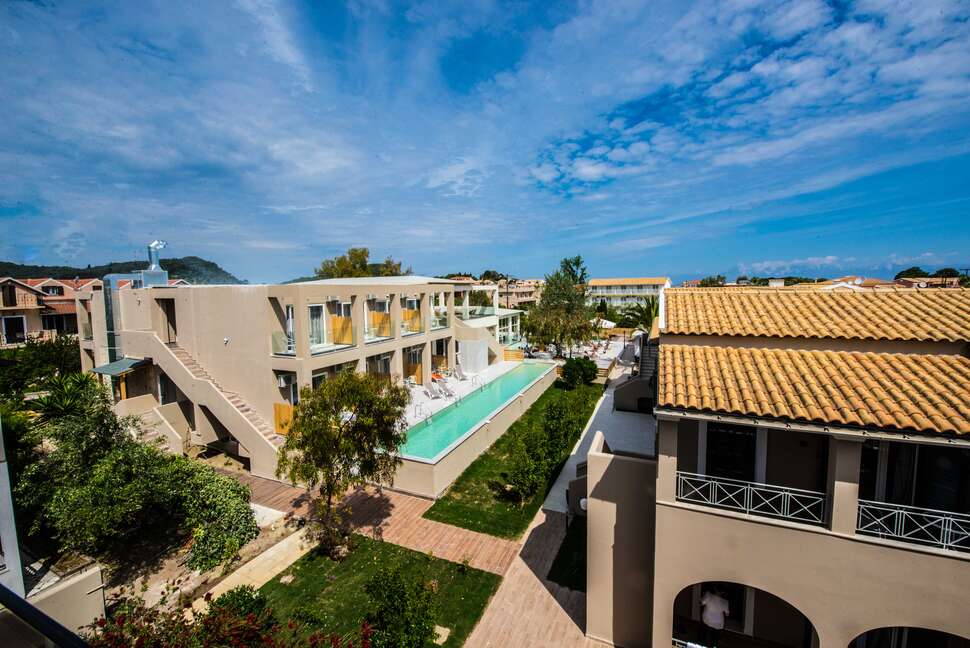 Een foto van het zwembad bij Amour Holiday Resort