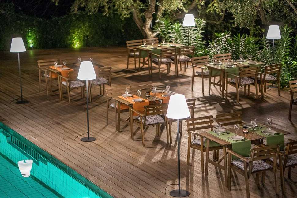 Een foto van het terras bij Castelli Hotel