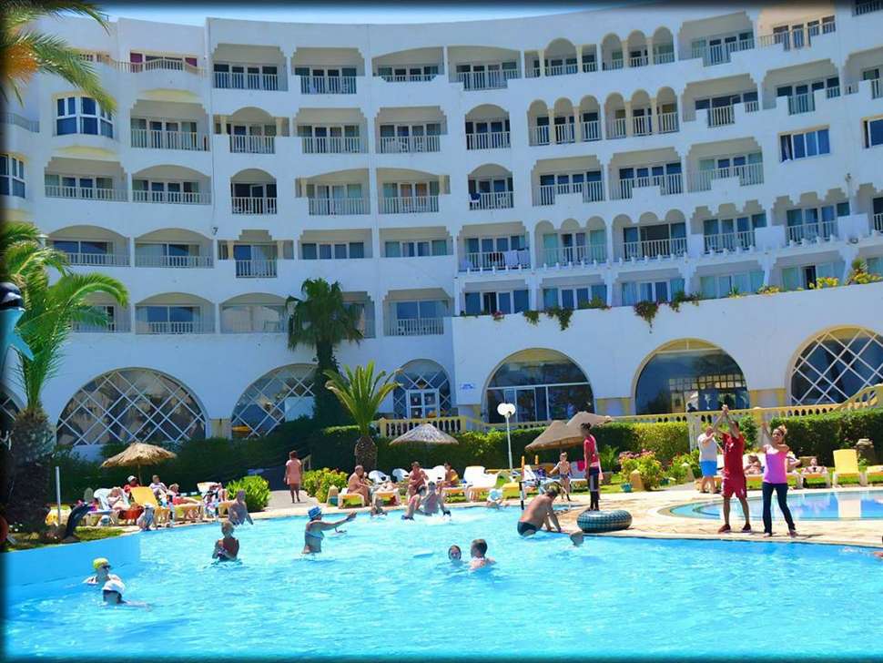 Ein Foto vom Pool im Hotel Delphin El Habib