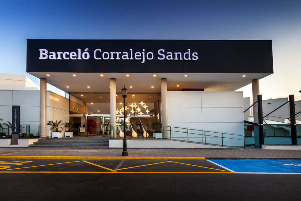 Een foto van de buitenkant van Barcelo Corralejo Sands