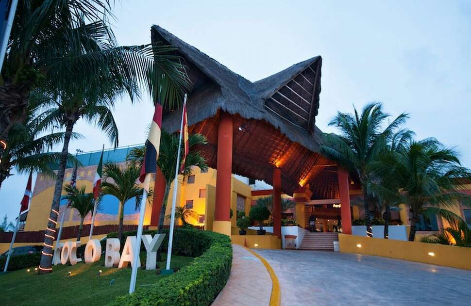 Een foto van de buitenkant van The Reef Coco Beach