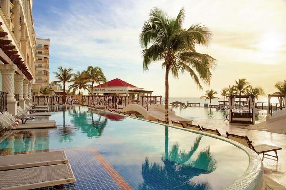 Een foto van het zwembad bij Hyatt Zilara Cancun
