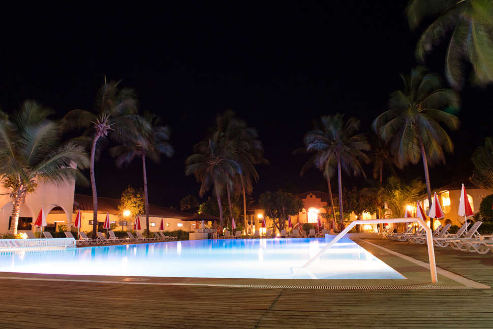 Een foto van het zwembad bij Ocean Bay Hotel