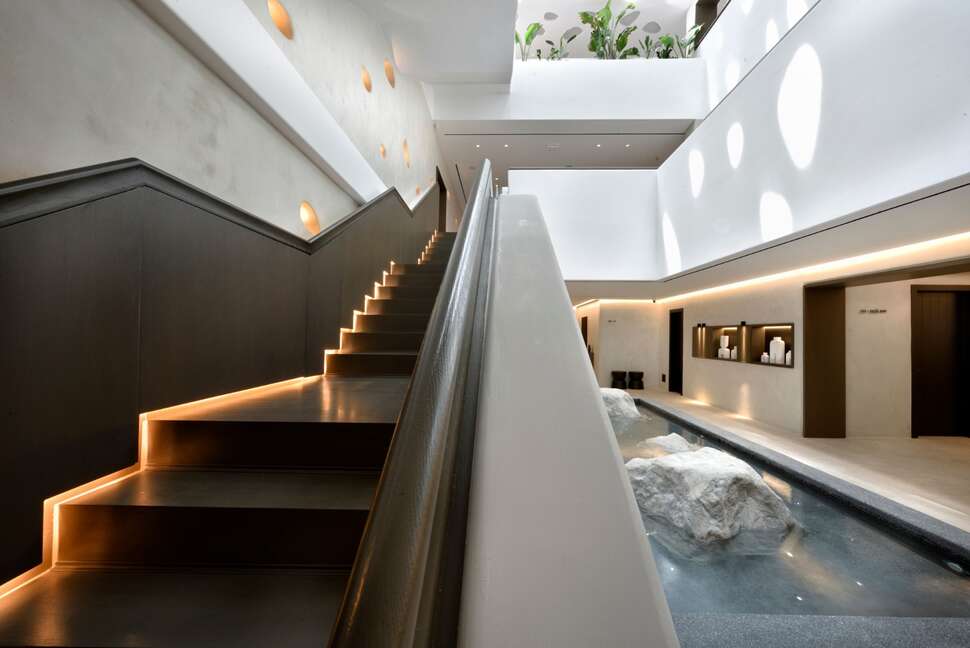 Een foto van het interieur van Aeonic Suites & Spa