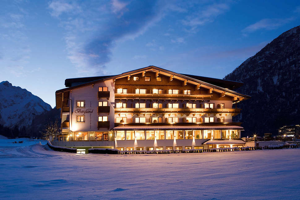 Een foto van de buitenkant van Hotel Bergland & Obertuschenhof