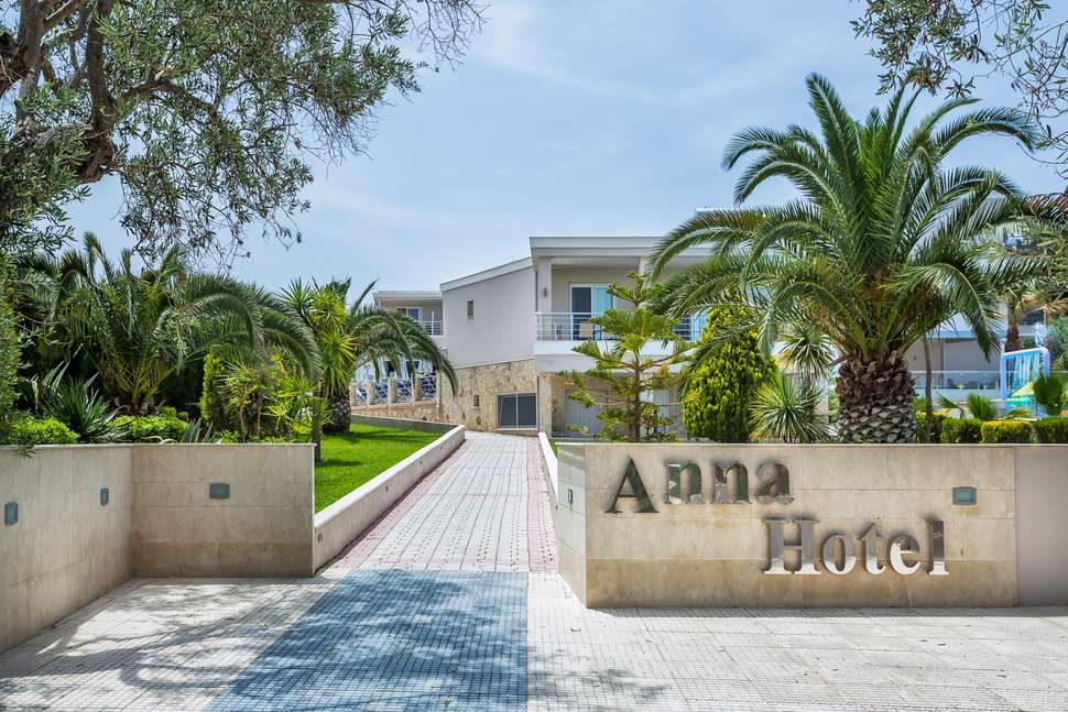 Een foto van de buitenkant van Anna Hotel
