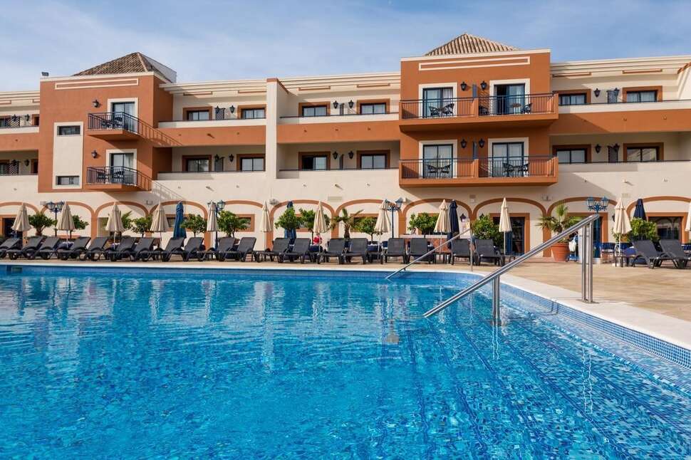 Een foto van het zwembad bij Vila Gale Tavira