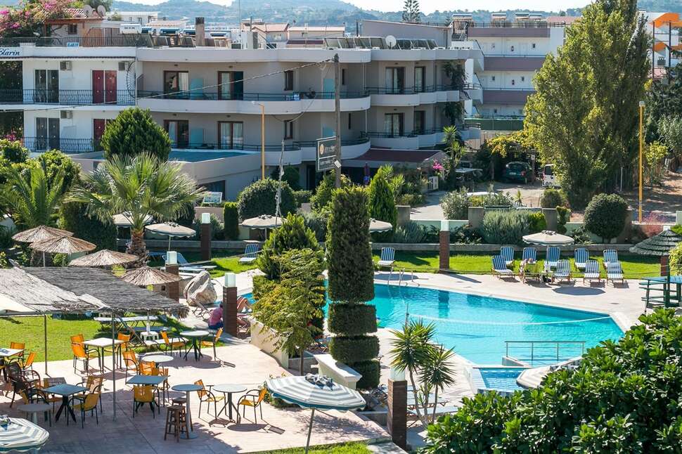 Een foto van het zwembad bij Stamos Hotel Faliraki