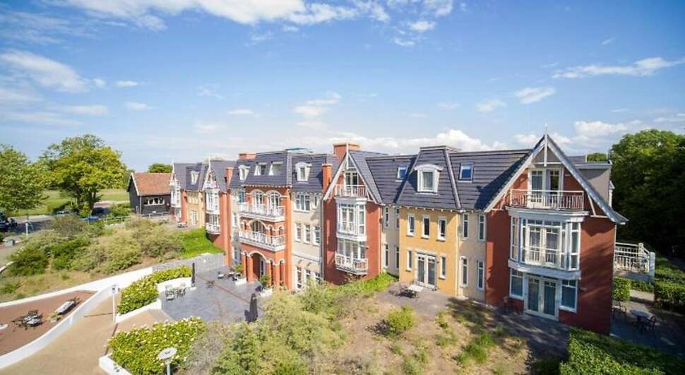Een foto van de buitenkant van Grand Hotel Ter Duin