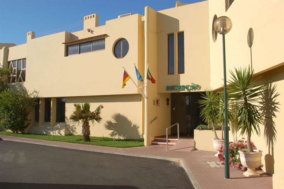 Een foto van de buitenkant van Praia Da Lota Hotel & Appartementen