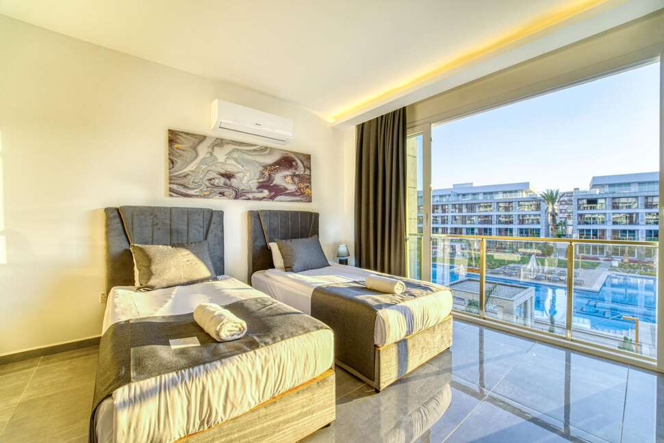 Ein Foto Courtyard Long Beach Holiday Resort